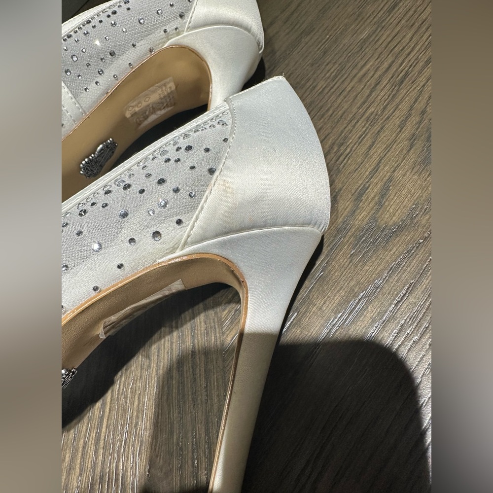 New Vera Wang White Bridal Pumps Style VW95781 Size 7.5 - Picture 4 of 9